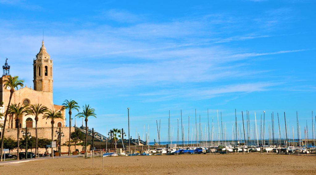 Los mejores chiringuitos de Sitges. Buena comida, buenos cócteles, buen ambiente. Todo al lado del mar. Sitges, Garraf, Les Botigues, Casteldefels, Barcelona